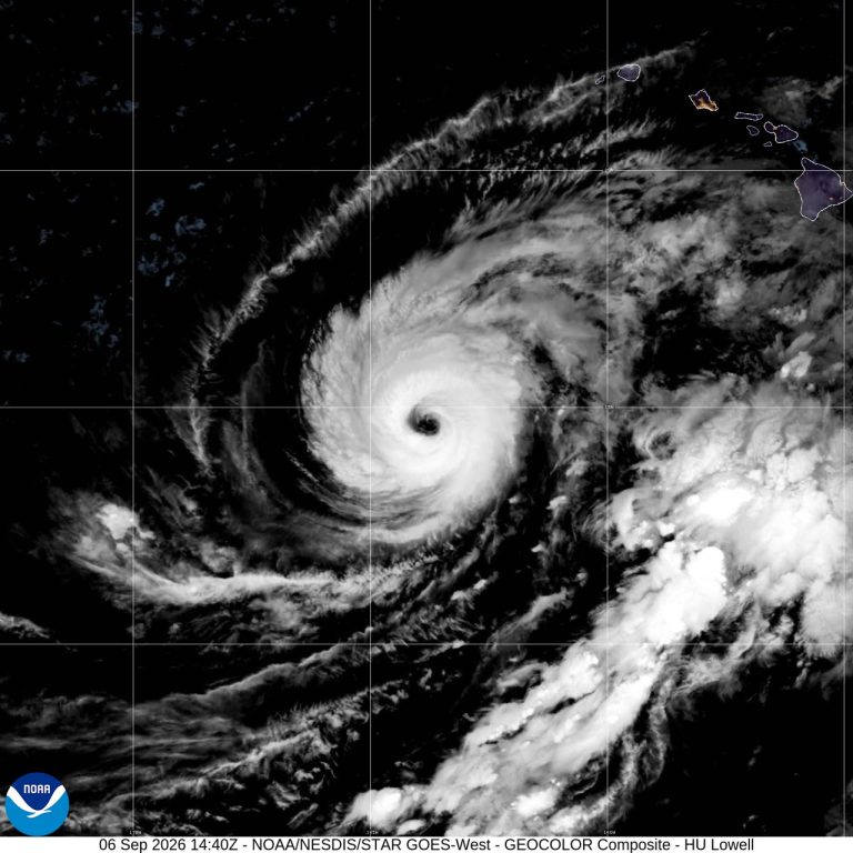 Hurricane Lowell remains at Category 3